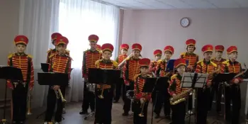 Оркестр духовых инструментов поздравил ветеранов Великой Отечественной войны