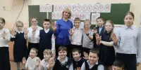 Тематический классный час "Мир вокруг нас: профессия, объединяющая людей"